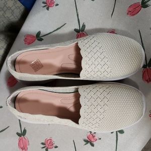 New Beige flats size 7 1/2